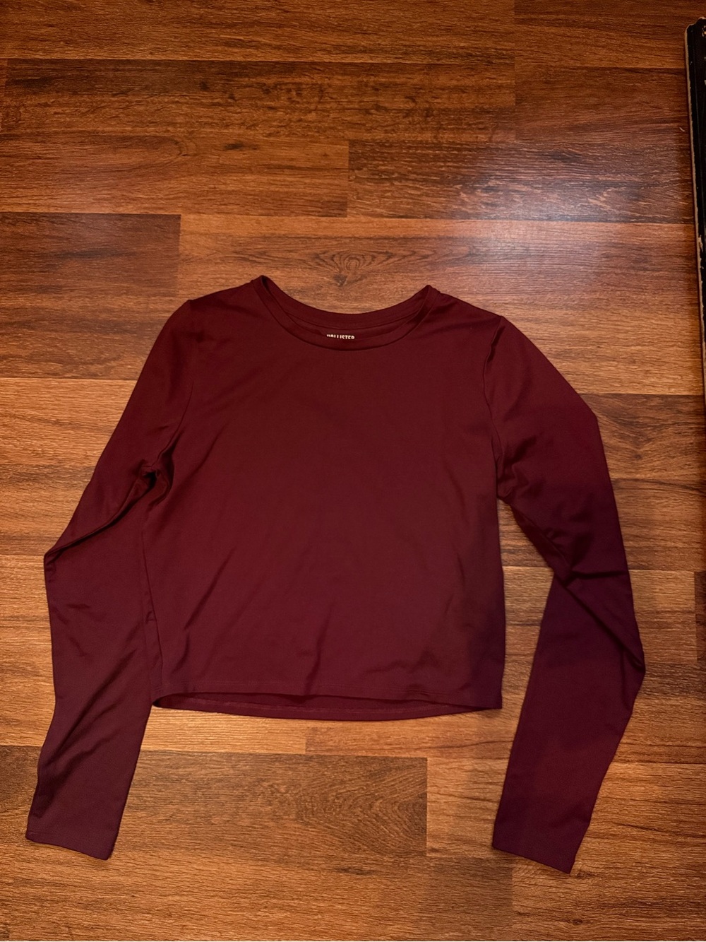 Hollister Long Sleeve Crewneck Top in Burgundy